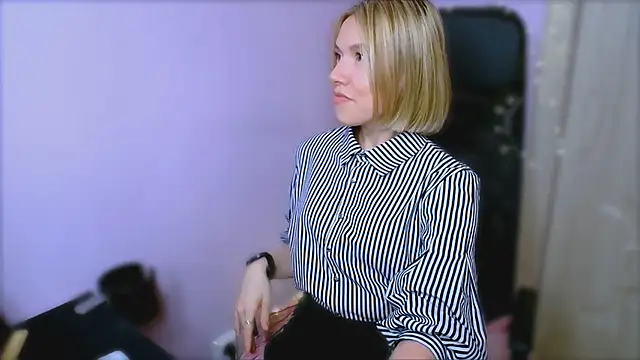 TaylorBre online show from January 13, 2:11 pm