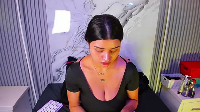 venusowen  online show from April 3, 12:58 pm