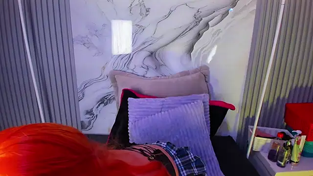 Snapshot of venusowen_ chatting on April 18, 3:16 pm venusowen online show from April 18, 3:16 pm