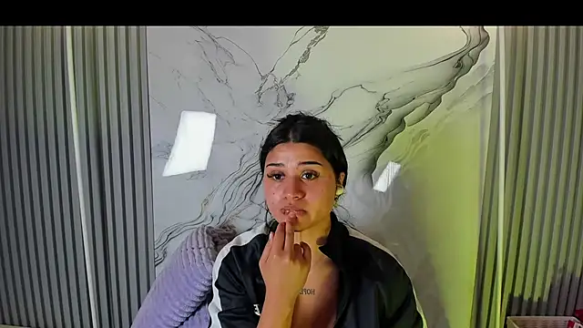 Snapshot of venusowen_ chatting on May 27, 2:14 pm venusowen online show from May 27, 2:14 pm