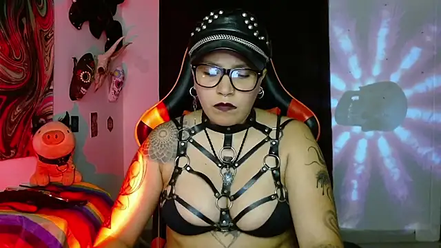 Snapshot of LilithSharon chatting on June 7, 5:27 pm LilithSharon online show from June 7, 5:27 pm