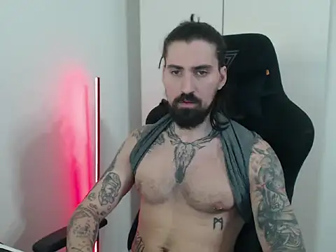 Snapshot of MateoHunk chatting on May 6, 10:09 am MateoHunk online show from May 6, 10:09 am