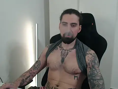 Snapshot of MateoHunk chatting on May 14, 12:45 pm MateoHunk online show from May 14, 12:45 pm