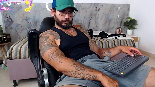 Snapshot of hanz_col chatting on April 21, 11:18 pm hanz col online show from April 21, 11:18 pm