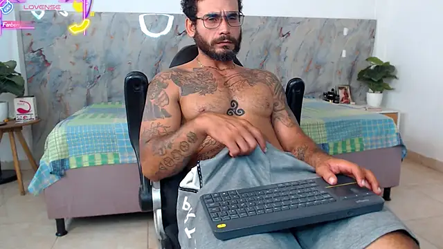 Snapshot of hanz_col chatting on May 23, 11:09 pm hanz col online show from May 23, 11:09 pm
