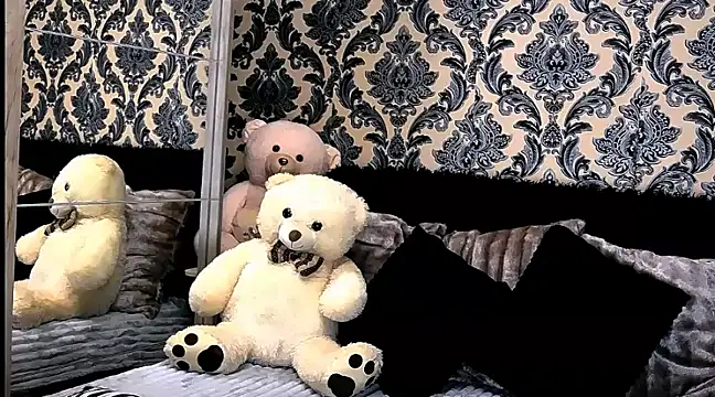 Snapshot of Aly_girl1 chatting on January 10, 10:06 am Aly girl1 online show from January 10, 10:06 am