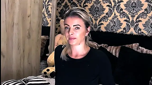 Snapshot of Aly_girl1 chatting on January 10, 1:09 pm Aly girl1 online show from January 10, 1:09 pm