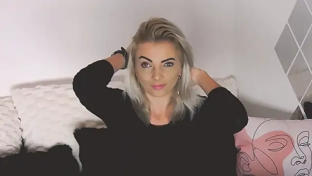 Snapshot of Aly_girl1 chatting on November 1, 11:01 am Aly girl1 online show from November 1, 11:01 am