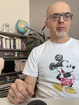 Snapshot of MaxVain chatting on February 21, 4:08 pm MaxVain online show from February 21, 4:08 pm