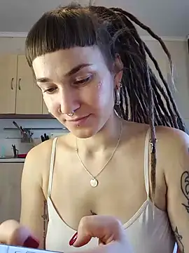 Snapshot of FoxRineHelen chatting on February 14, 10:28 am FoxRineHelen online show from February 14, 10:28 am