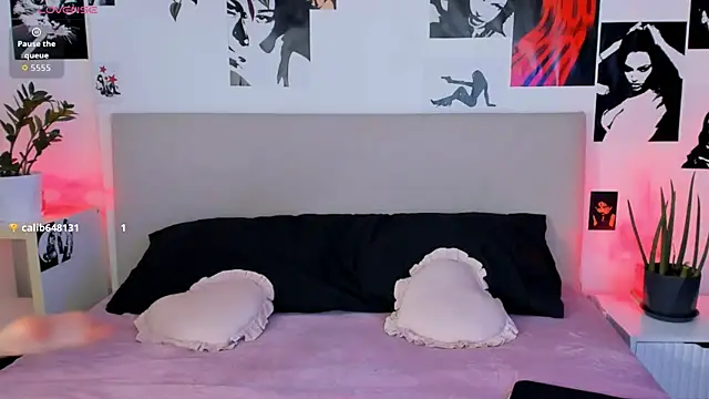 Lisa Moones online show from October 30, 6:30 pm