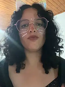 Snapshot of babyluna939 chatting on March 11, 12:22 am babyluna939 online show from March 11, 12:22 am