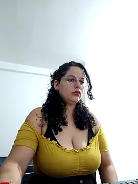 Snapshot of babyluna939 chatting on May 1, 12:48 am babyluna939 online show from May 1, 12:48 am