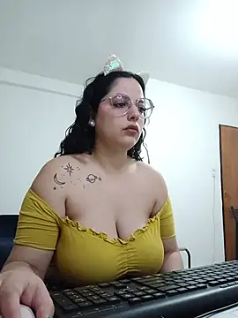 Snapshot of babyluna939 chatting on July 4, 4:46 pm babyluna939 online show from July 4, 4:46 pm