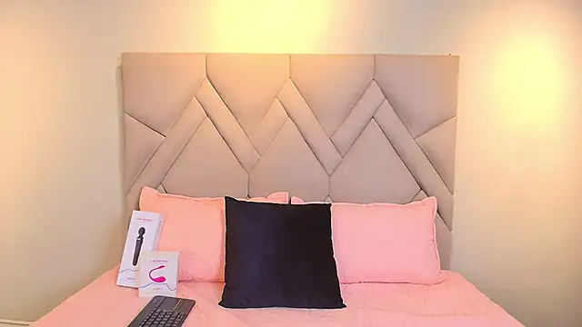 Isis Osman online show from April 8, 7:58 pm