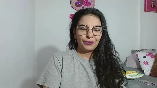 anybellucci43 online show from February 11, 12:48 am