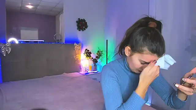 Laura Leee online show from December 21, 6:20 am