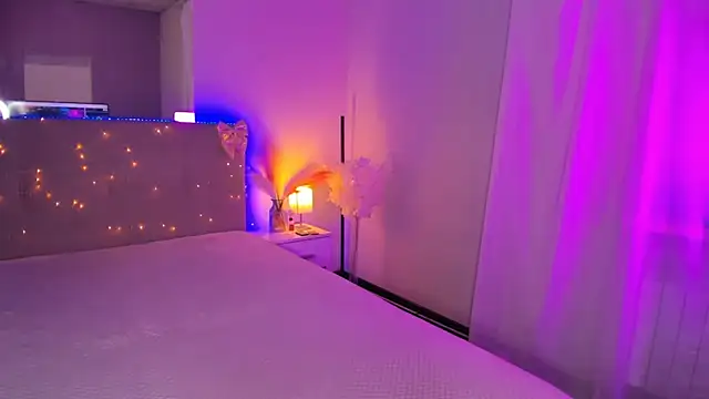 Laura Leee online show from April 7, 4:57 am