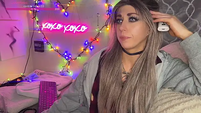 VeronicaRonnieTaylor online show from December 2, 9:32 pm