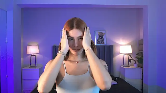 Snapshot of Madie__collins chatting on May 11, 12:00 pm Madie collins online show from May 11, 12:00 pm