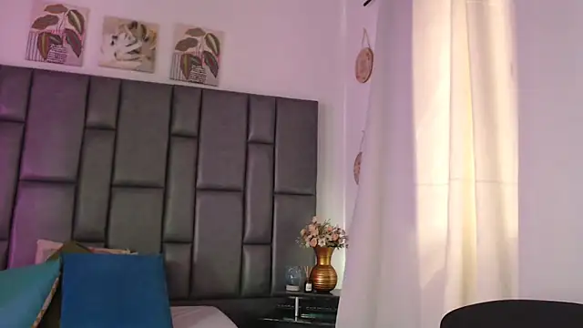 sophiaFoster4u online show from February 12, 5:37 pm