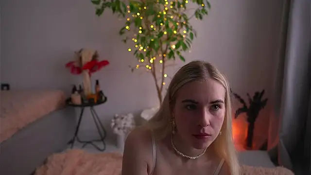 Snapshot of lorrie_love_story chatting on September 14, 9:19 am lorrie love story online show from September 14, 9:19 am