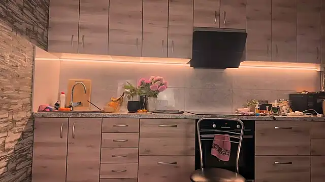 Snapshot of ___art chatting on September 19, 5:24 pm art online show from September 19, 5:24 pm