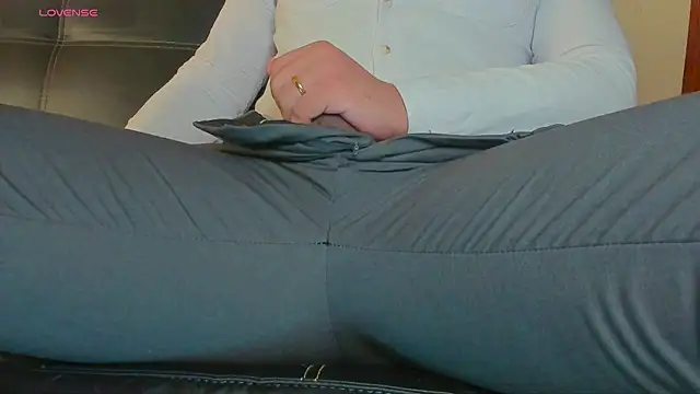 Snapshot of MrLonely02 chatting on December 14, 12:01 am MrLonely02 online show from December 14, 12:01 am