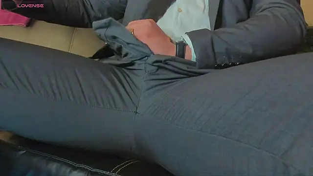 Snapshot of MrLonely02 chatting on January 5, 11:44 pm MrLonely02 online show from January 5, 11:44 pm