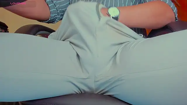 Snapshot of MrLonely02 chatting on January 18, 12:46 am MrLonely02 online show from January 18, 12:46 am