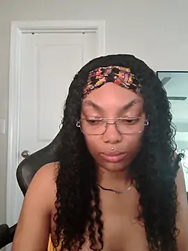 Snapshot of butterflybootyy chatting on April 27, 6:06 pm butterflybootyy online show from April 27, 6:06 pm
