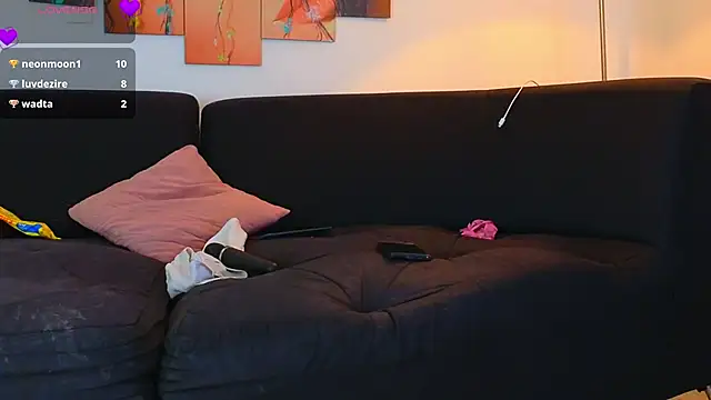 Snapshot of Lizzymontanaa chatting on December 5, 3:26 am Lizzymontanaa online show from December 5, 3:26 am