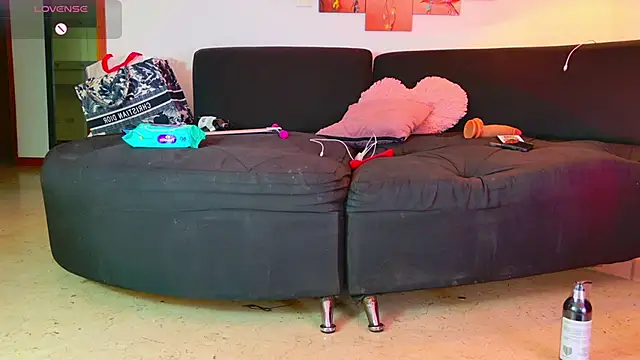 Snapshot of Lizzymontanaa chatting on December 11, 2:30 am Lizzymontanaa online show from December 11, 2:30 am