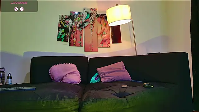 Snapshot of Lizzymontanaa chatting on December 27, 4:26 am Lizzymontanaa online show from December 27, 4:26 am
