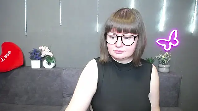 ZannaDreil online show from March 11, 7:09 pm