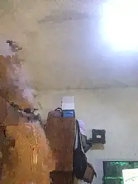 Snapshot of SINUECASTILLO chatting on March 5, 10:43 pm SINUECASTILLO online show from March 5, 10:43 pm