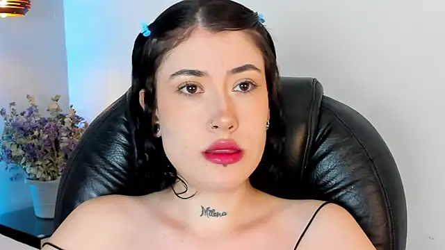 Snapshot of melody_suarez chatting on December 19, 8:23 pm melody suarez online show from December 19, 8:23 pm