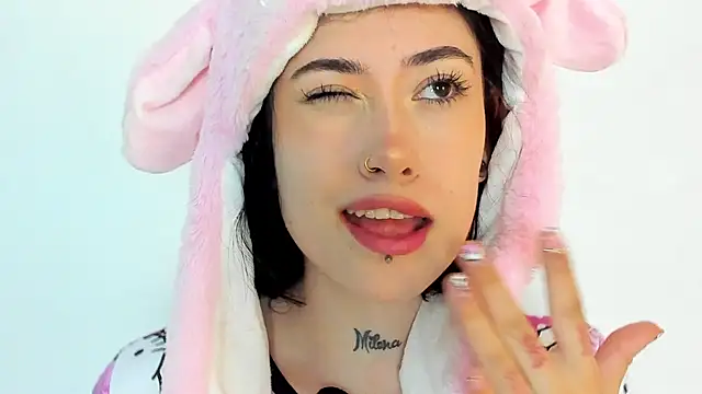 Snapshot of melody_suarez chatting on December 27, 7:14 pm melody suarez online show from December 27, 7:14 pm