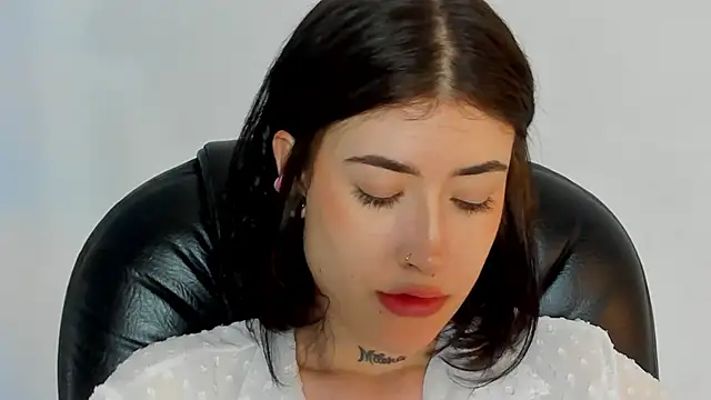 Snapshot of melody_suarez chatting on January 22, 1:31 am melody suarez online show from January 22, 1:31 am