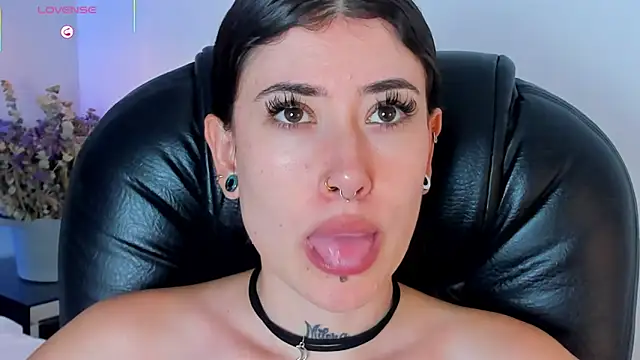 Snapshot of melody_suarez chatting on March 2, 10:16 pm melody suarez online show from March 2, 10:16 pm