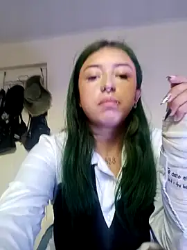 Snapshot of turolita_ chatting on March 25, 6:14 pm turolita online show from March 25, 6:14 pm