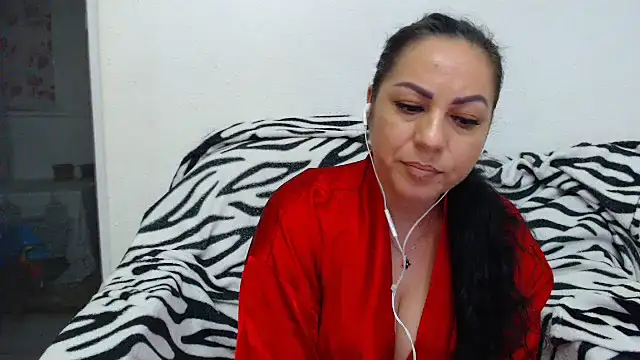 Snapshot of MissElla chatting on May 22, 10:15 pm MissElla online show from May 22, 10:15 pm