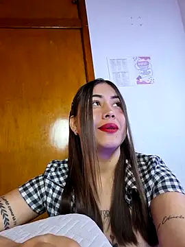 Snapshot of Maralains chatting on April 23, 7:41 am Maralains online show from April 23, 7:41 am