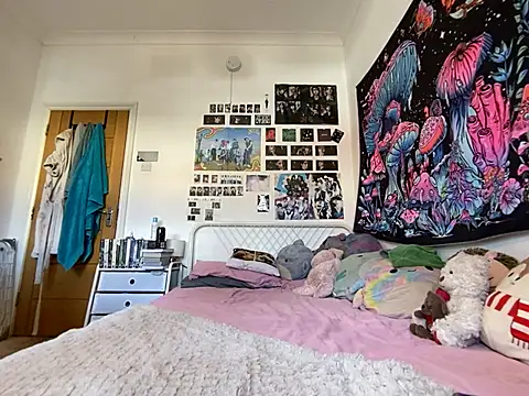 EmilyCleeveland online show from July 2, 4:13 pm