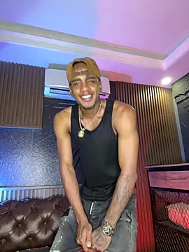 AaronCruz  online show from February 10, 3:43 am