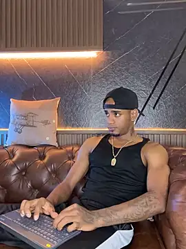 AaronCruz  online show from February 11, 1:32 am