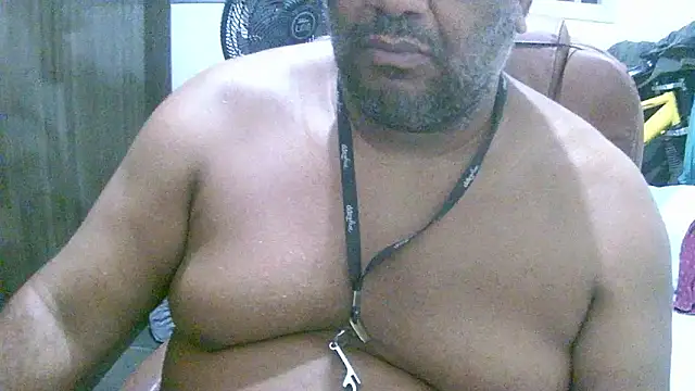 Snapshot of ulmo_br chatting on February 15, 11:12 pm ulmo br online show from February 15, 11:12 pm