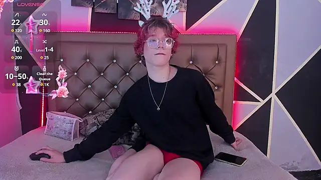 Snapshot of Max_lover1 chatting on December 23, 2:50 pm Max lover1 online show from December 23, 2:50 pm