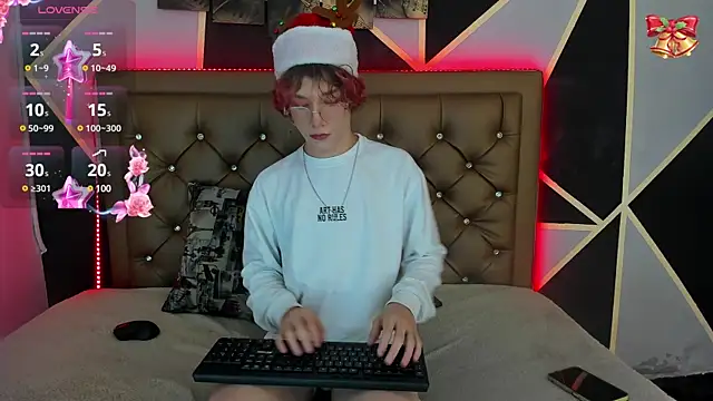 Snapshot of Max_lover1 chatting on December 24, 3:26 pm Max lover1 online show from December 24, 3:26 pm