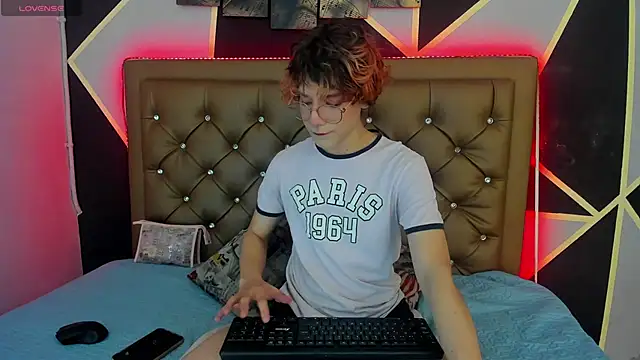 Snapshot of Max_lover1 chatting on January 14, 2:53 pm Max lover1 online show from January 14, 2:53 pm